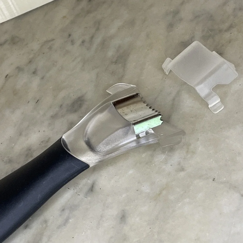 Pampered Chef Zester with Safety Storage‎ Guard